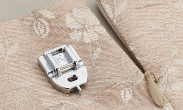 Usynlig glidelåsfot F080N