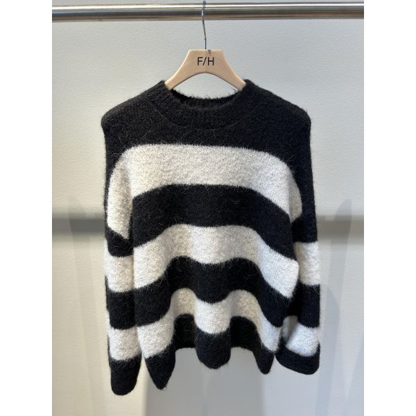 Gabella Knit O-neck Stripe