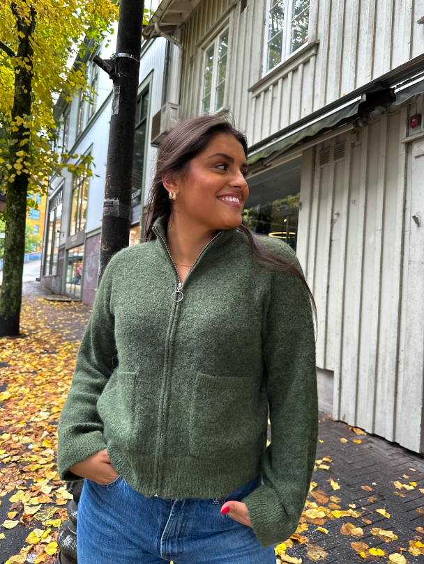 Sia Ras Zipper Cardigan - Duffel Bag - Image 2