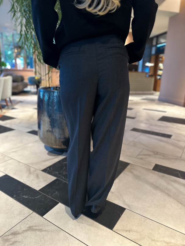 Luah Barrel Wool Pant - Dark Grey - Image 2