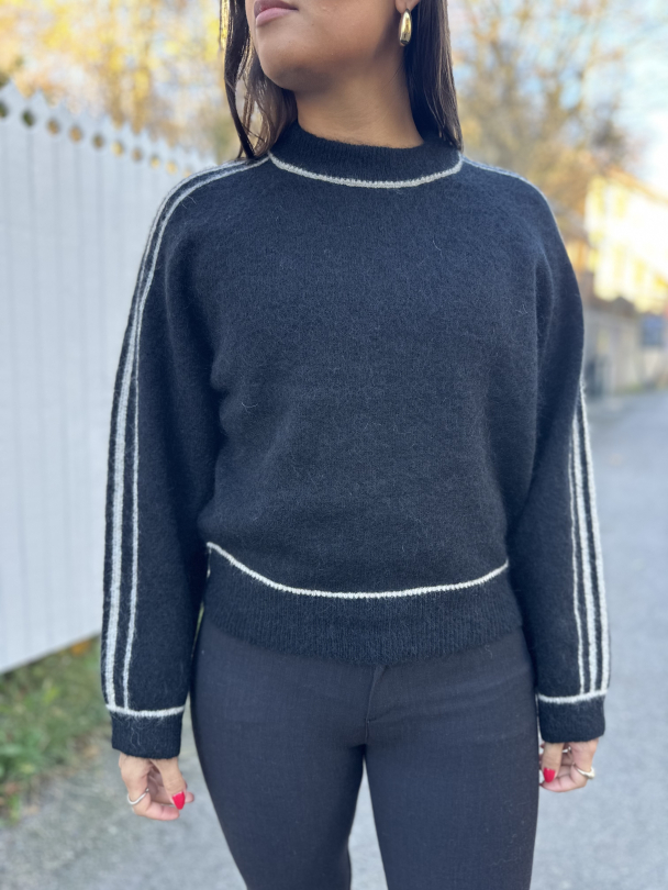 Rosemarie Knit O-Neck - Black - Image 1