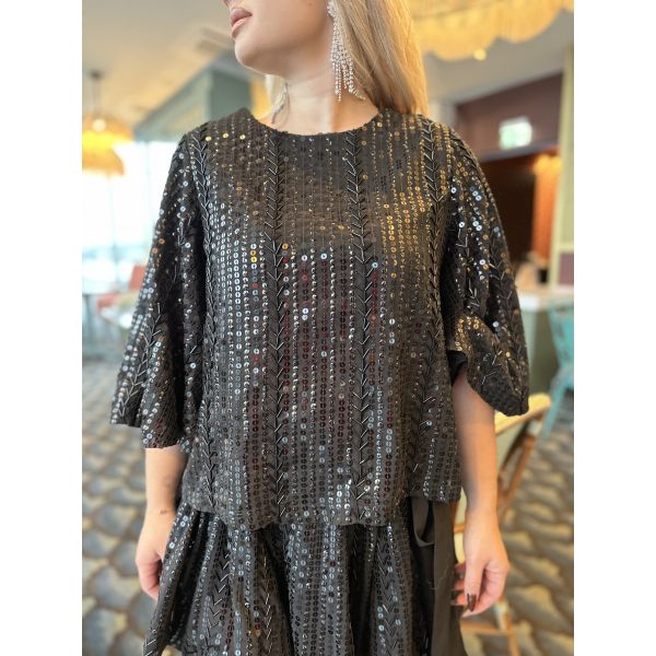 Extraordinary Top – Black Sequin