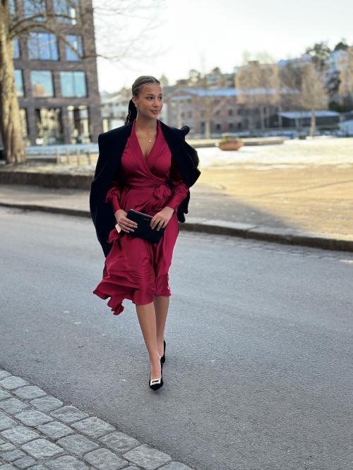 Vitah Cerise Wrap Dress |  Vitah Cerise Wrap Dress fra Dea Kudibal