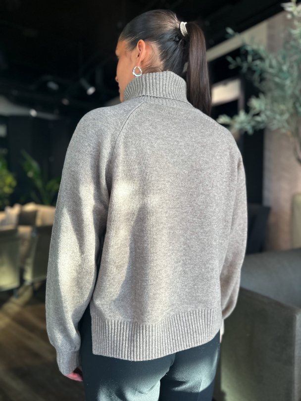Manzi Short Pullover - Medium Sand Melange - Image 2