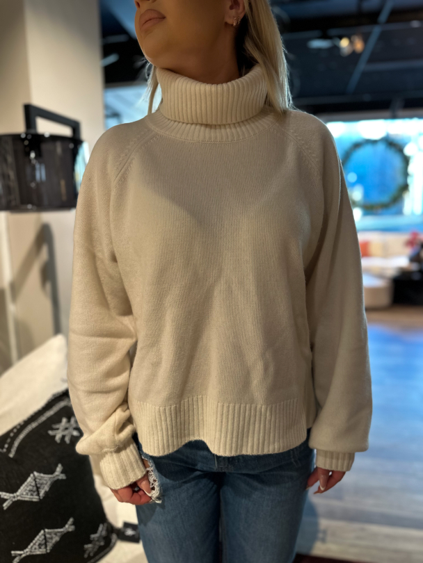 Manzi Short Pullover - White Onyx  - Image 1