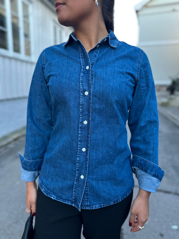 Bea Noa Fitted Denim Shirt - Medium Blue - Image 1
