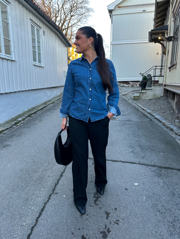 Bea Noa Fitted Denim Shirt - Medium Blue - Image 2