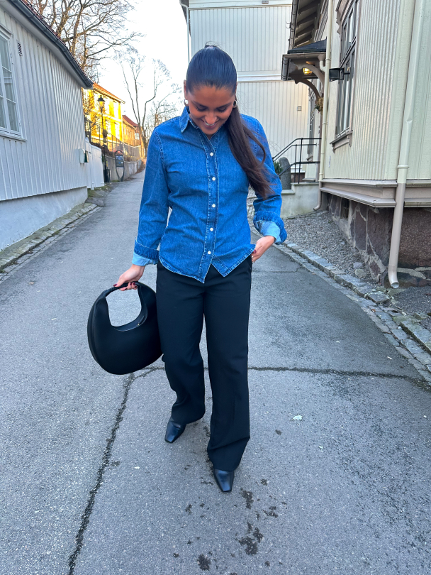 Bea Noa Fitted Denim Shirt - Medium Blue - Image 4