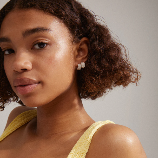 Pilgrim Be huggie krystal sølvbelagte øredobber - Image 2