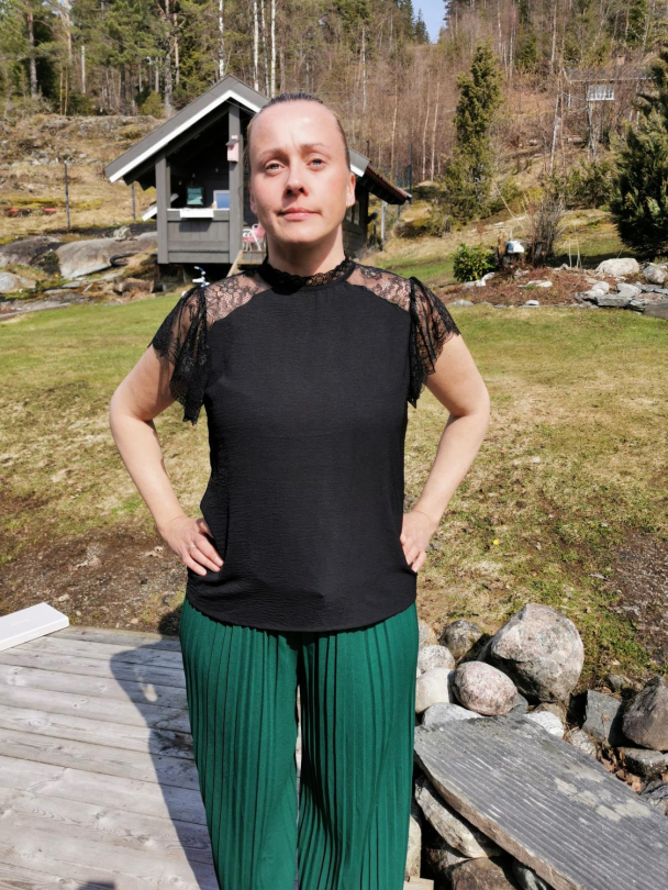 Only Kristine topp med blondeermer - Image 3