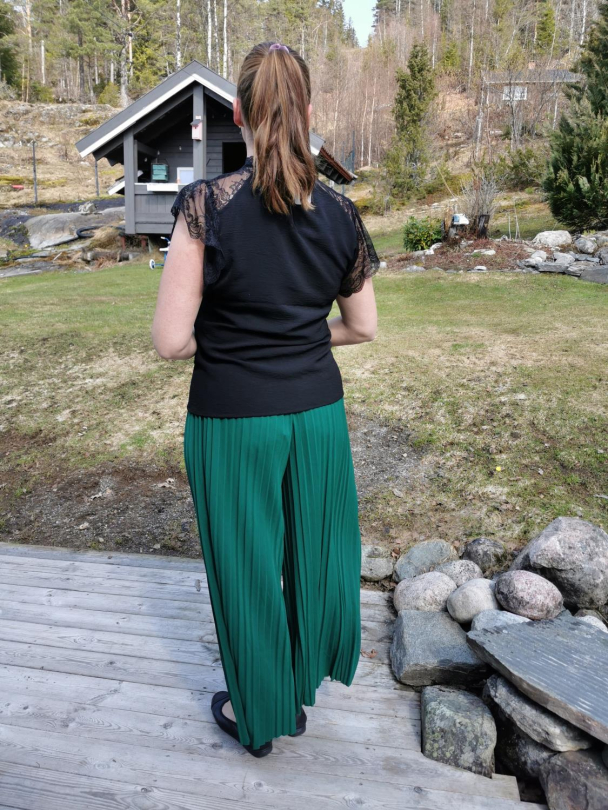 Only Kristine topp med blondeermer - Image 4