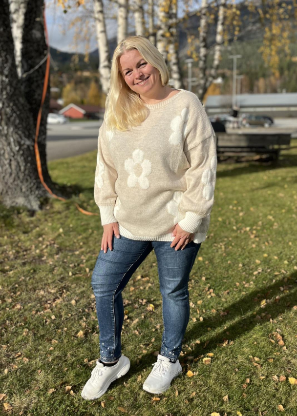 Mapp Big Rose strikkegenser i ullblanding - Image 3