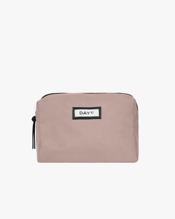 DAY Gweneth Beauty - Image 1