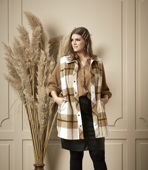 Zhenzi Rubi shacketvest - Image 1