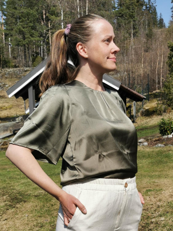 Marc Lauge Siv satin bluse - Image 1