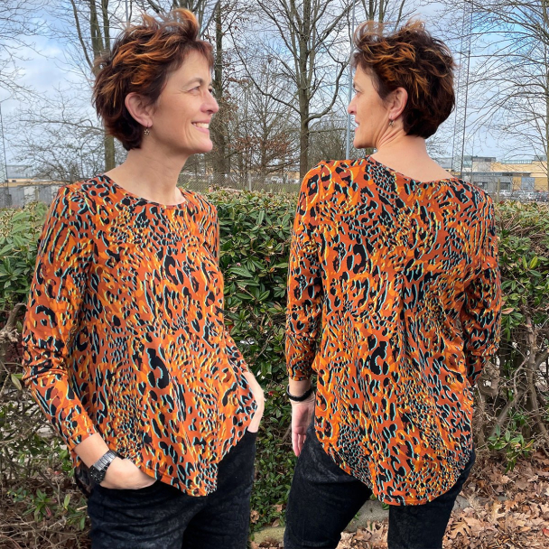 B1239 Bluse med Wienerlæg i ryggen - Image 3