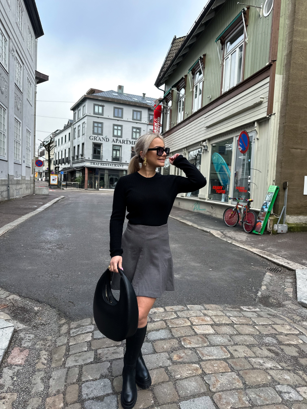 Ingrid Knit O-Neck - Black - Image 6