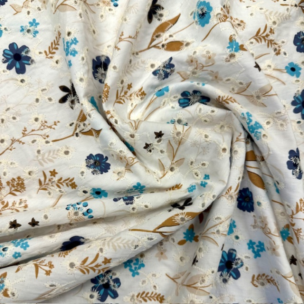 Hullbrodert bomull med blomster - Image 2