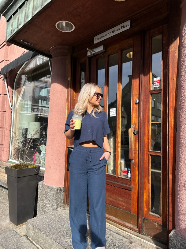Viva Cropped Sun Shirt - Dark Sapphire  - Image 4