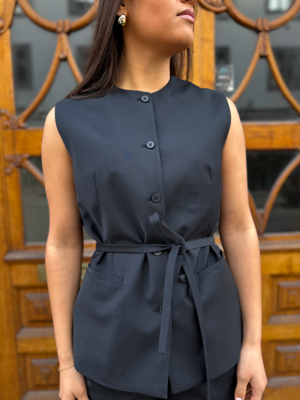 Abbi Vest - Black - Image 1