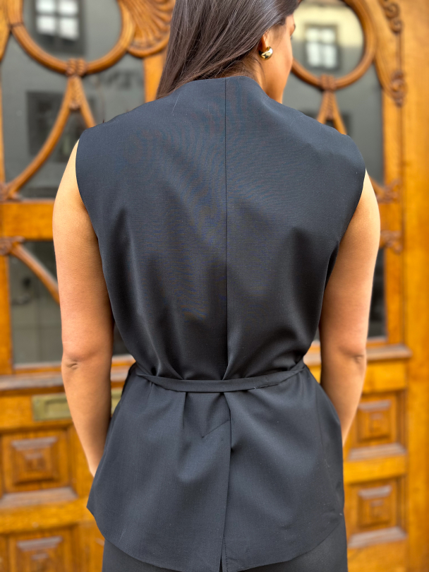 Abbi Vest - Black - Image 2