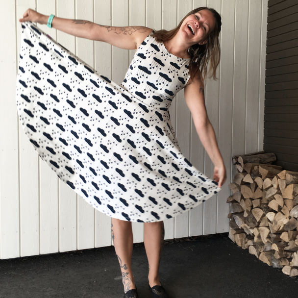 Jerseykjole med sving - Image 7