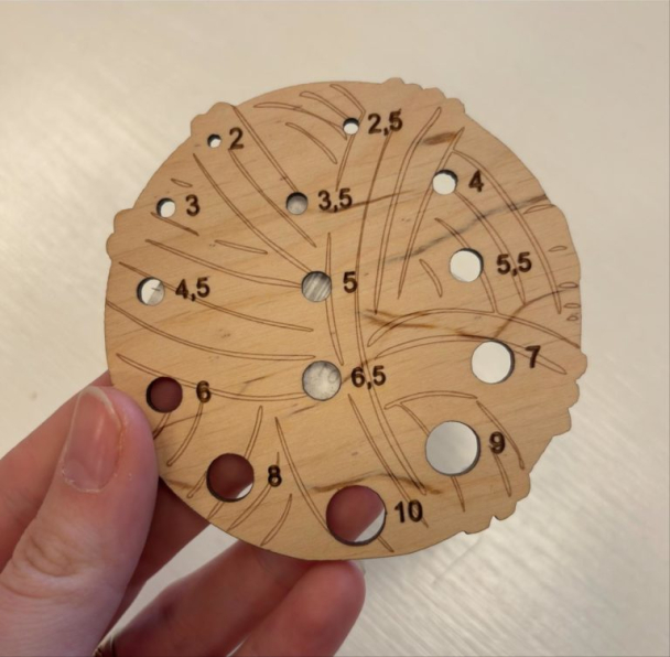 Pinnemåler i garnnøstefasong