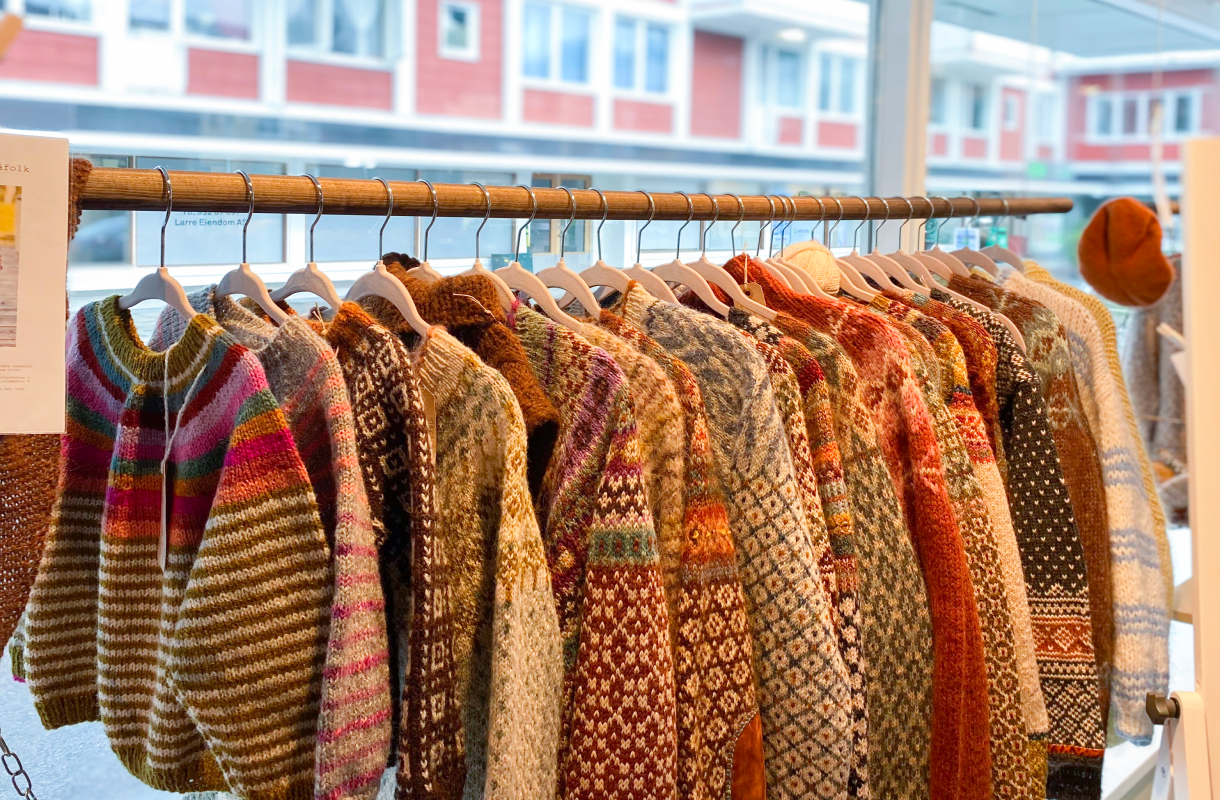 Bilde av butikkfasaden til garnbutikken