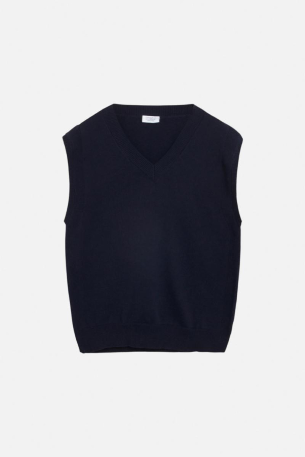 HC Elton Vest - Image 1