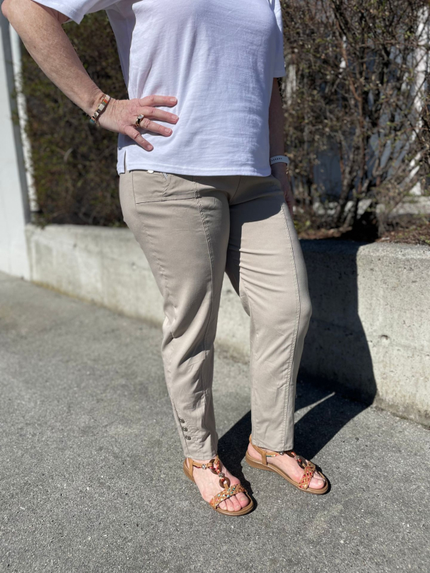 Cherry Berry Bukse-Sand - Image 1