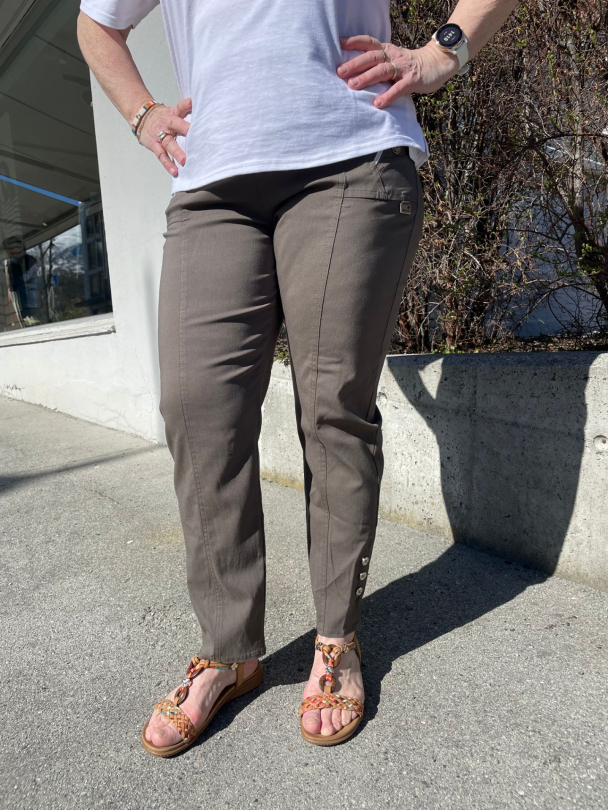 Cherry Berry Bukse-Taupe - Image 1