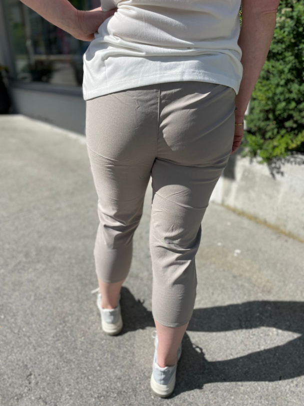 Cherry Berry Capri-Sand - Image 2