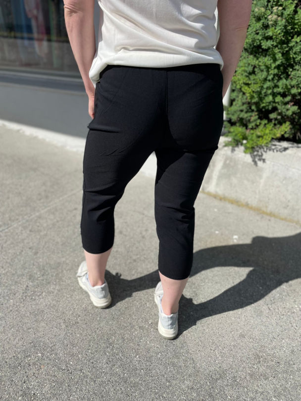 Cherry Berry Capri-Svart - Image 3