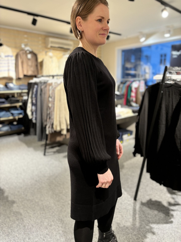 KAlone Strikket Kjole Svart - Image 2