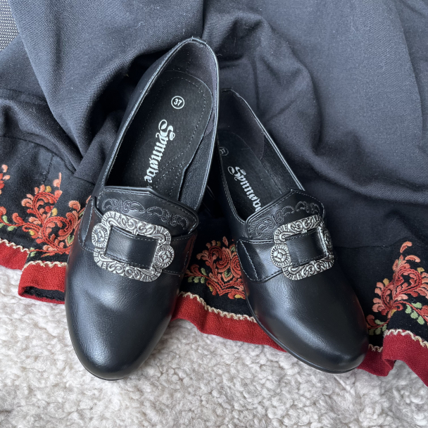 Synnøve bunadsko - Image 1