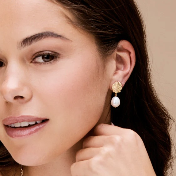 Shell & Pearl Earring - Image 1