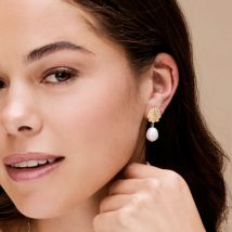 Shell & Pearl Earring