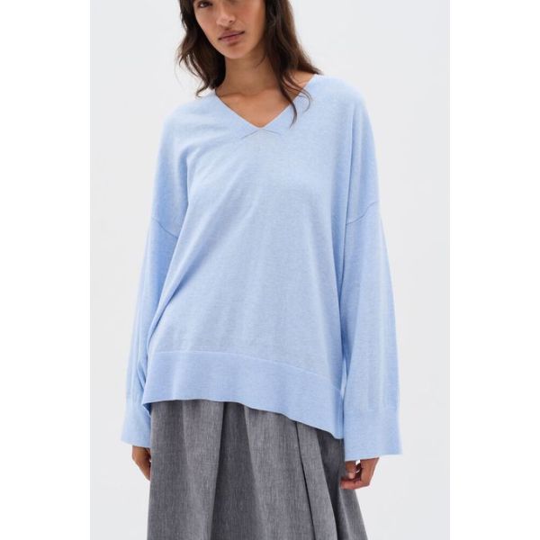 YasIW V-neck