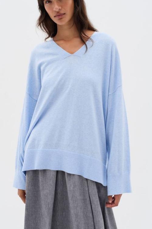 YasIW V-neck