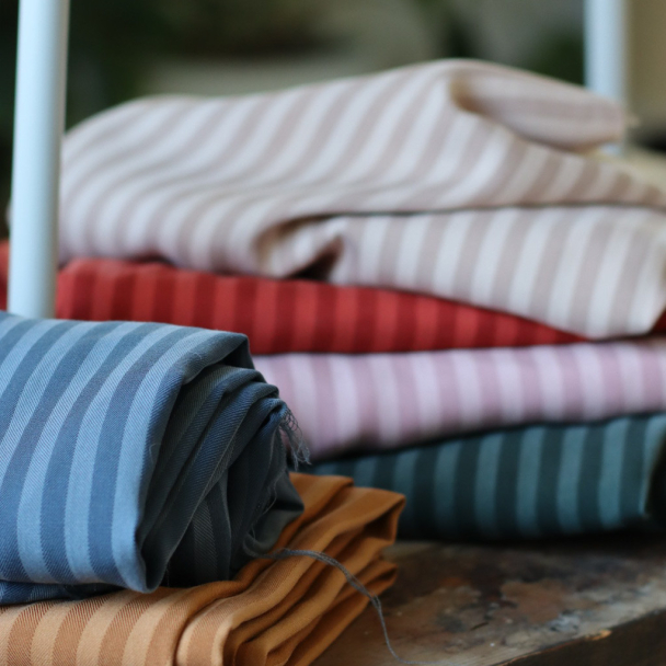 Stripete viskosetwill - Mustard - Image 2