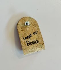 Merkelapp i kork, Besta
