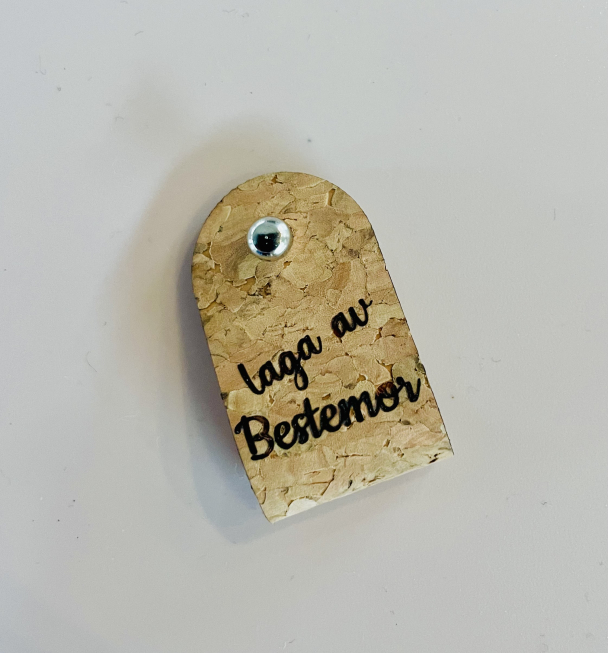 Merkelapp i kork, Bestemor