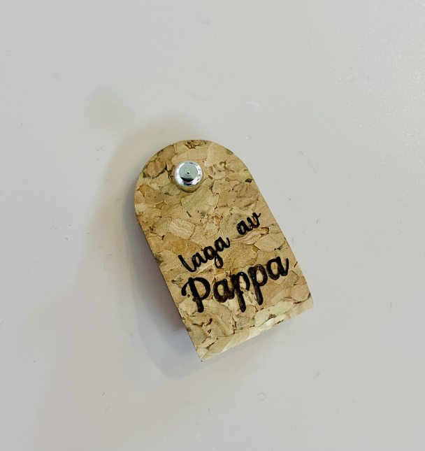 Merkelapp i kork, Pappa