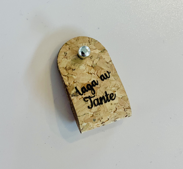 Merkelapp i kork, Tante