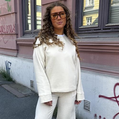 Tabby Raglan Sweat