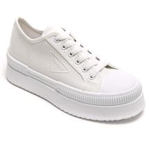 Kia Sneakers