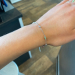 Armbånd m. fargede steiner