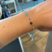 Armbånd m. blå steiner