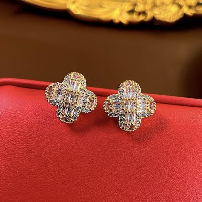 Clover B Earring