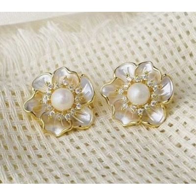 Flower Pearl Earring